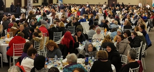 500 Büyükçekmeceli kadın Edirne’de iftar sofrasında buluştu Yüzlerce kadın 41 yıldır orada iftar yapıyor