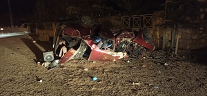 Takla atan otomobil hurdaya döndü, 2 kişi ağır yaralandı