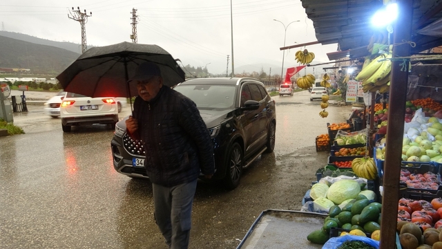 Hatay'da kuvvetli sağanak yağış etkili oluyor