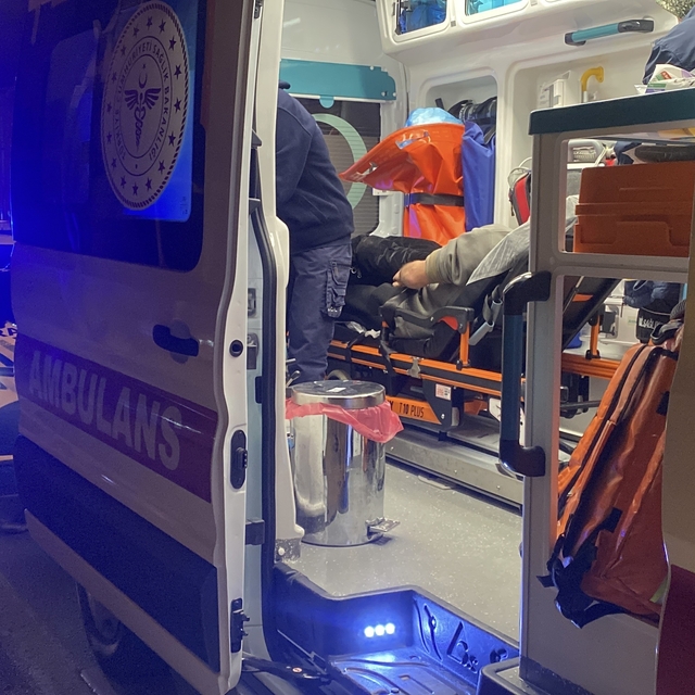 Kavşakta otomobille motosiklet çarpıştı: 1 yaralı