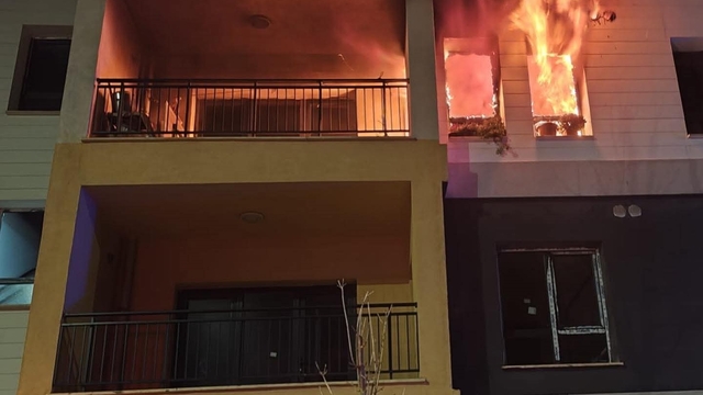 Defne'de apartman dairesinden alevler yükseldi