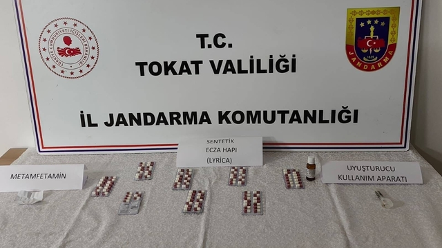 Tokat'ta araçta sentetik hap ve uyuşturucu madde bulunan şüpheli, adli kontrolle serbest kaldı