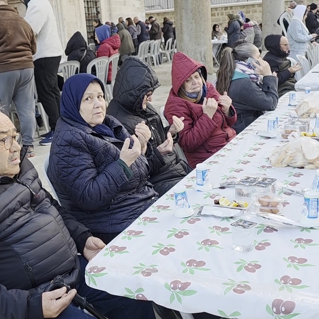 Edirne'de 11 yıllık imece iftar geleneği: İmece usulü sofra kuruldu