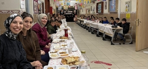 Aydıntepe’de öğretmenler ve öğrenciler iftar sofrasında bir araya geldi