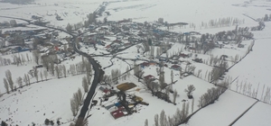 Kars’ta kar kalınlığı yarım metreyi geçti, köyler havadan görüntülendi