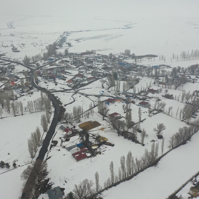 Kars'ta kar kalınlığı yarım metreyi geçti, köyler havadan görüntülendi