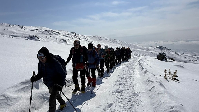 19 kişilik dağcı grubu Ağrı Dağı zirve tırmanışına başladı