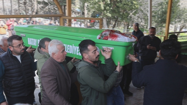 Yürek burkan kazada hamile kadını 5 ay önce evlendiği eşinden ölüm ayırdı