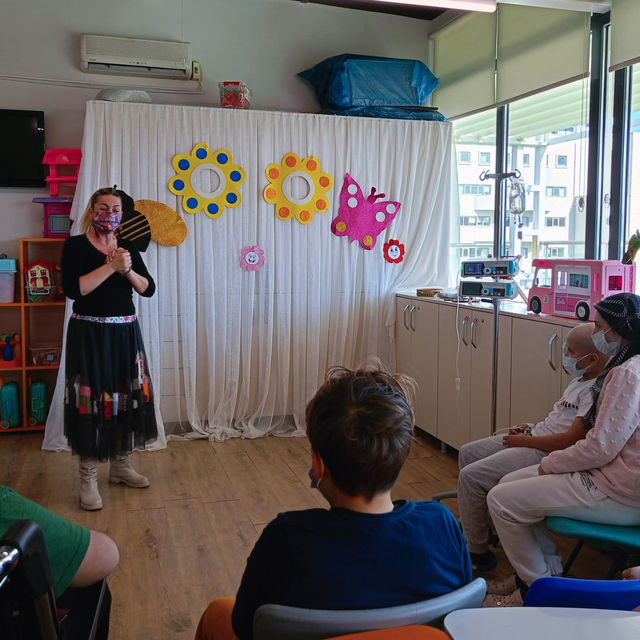 Mersin'de çocuklar masallarla 'iyileşiyor'