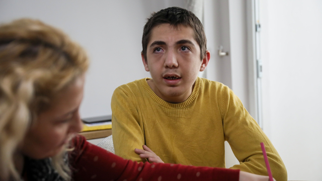 'Düşmedi' denilen otizmli Mehmet'in, merdivenden düştüğü anın görüntüsü ortaya çıktı