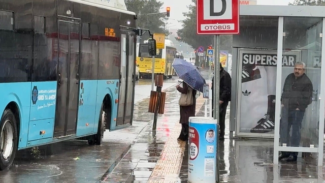 Diyarbakır'da sağanak yağış hayatı olumsuz etkiledi