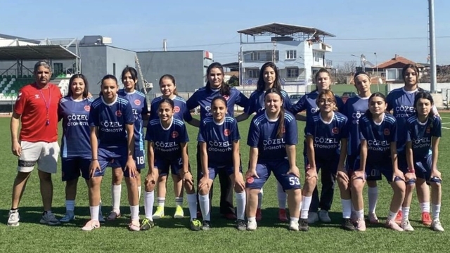 Saruhanlı'da kız futbol takımı kuruldu