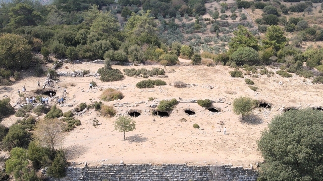 Aydın'ın "öksüz" antik kenti Amyzon, gün yüzüne çıkmayı bekliyor