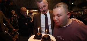 Arif'e iftar sofrasında sürpriz doğum günü