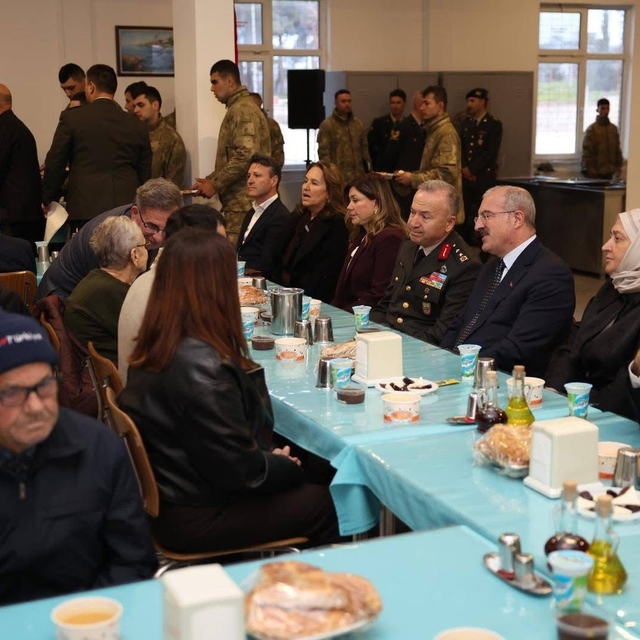 Gelibolu'da şehit aileleri, gaziler ve askerlerle iftar yapıldı