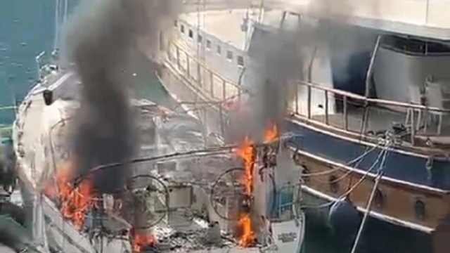 Fethiye'de yelkenli tekne yandı