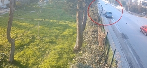 Otomobilin çarptığı bisikletlinin öldüğü kazanın görüntüleri ortaya çıktı
