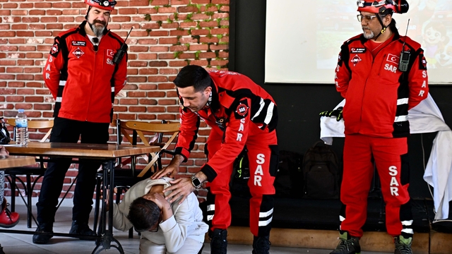 Muratpaşa Belediyesi'nden özel bireylere afet farkındalık eğitimi