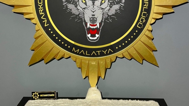 Malatya'da yolcu otobüsünde 11 kilo 400 gram metamfetamin ele geçirildi