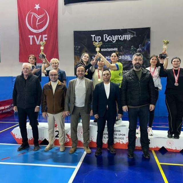 Eskişehir'de sağlık çalışanlarının masa tenisi heyecanı