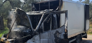 Ayvacık’ta kamyonet yangını