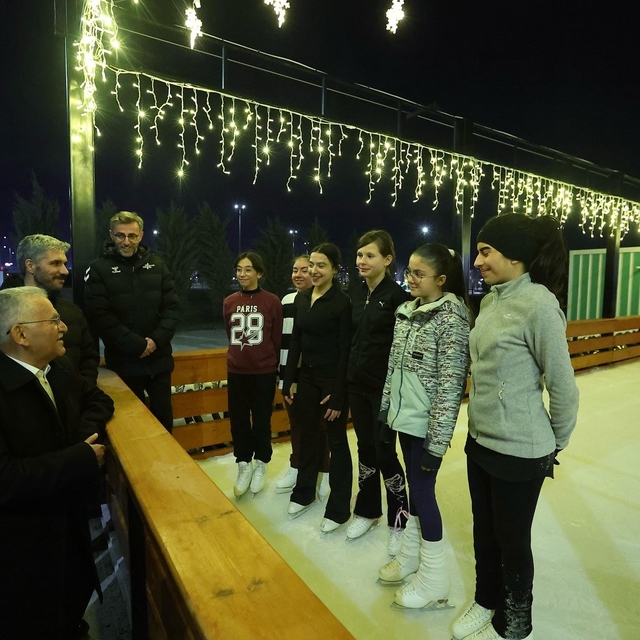 Başkan Büyükkılıç'tan gençlere müjde: Açık hava buz pateni pisti