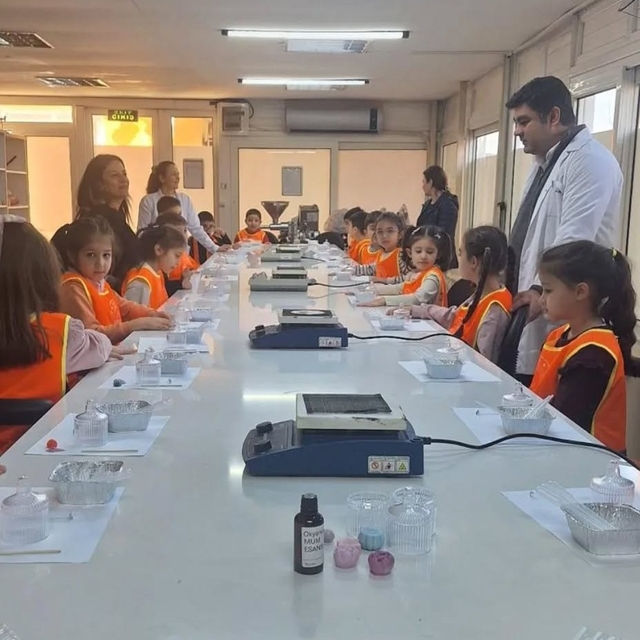 Köyceğizli minikler mum yapımını öğrendi