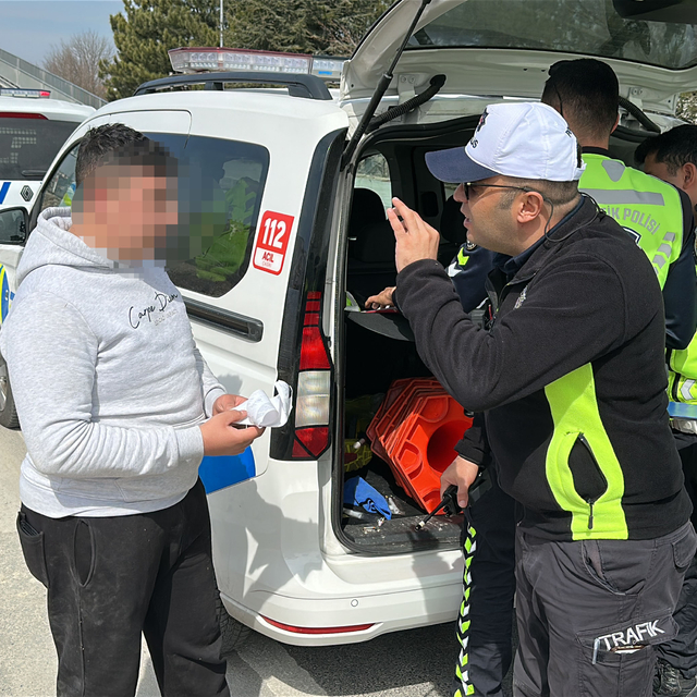 Polisten kaçıp ters yöne giren ehliyetsiz motosiklet sürücüsüne 399 bin lir...