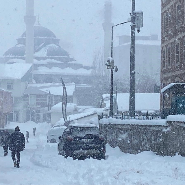 Karlıova'da kar yağışı yeniden etkili oldu