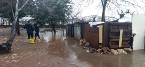 Mardin’de su basan kümeste 5 tavuk telef oldu