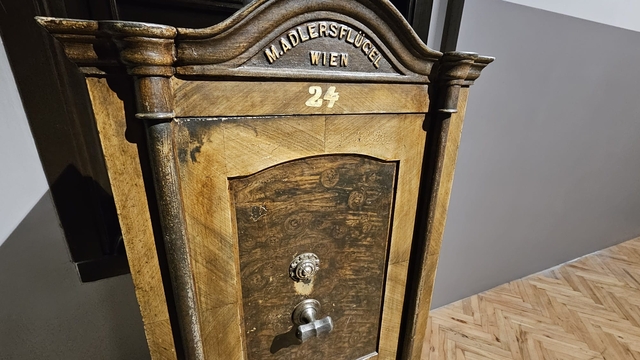 Elazığ Kent Müzesi'nde tarihi kasa geçmişin izlerini taşıyor