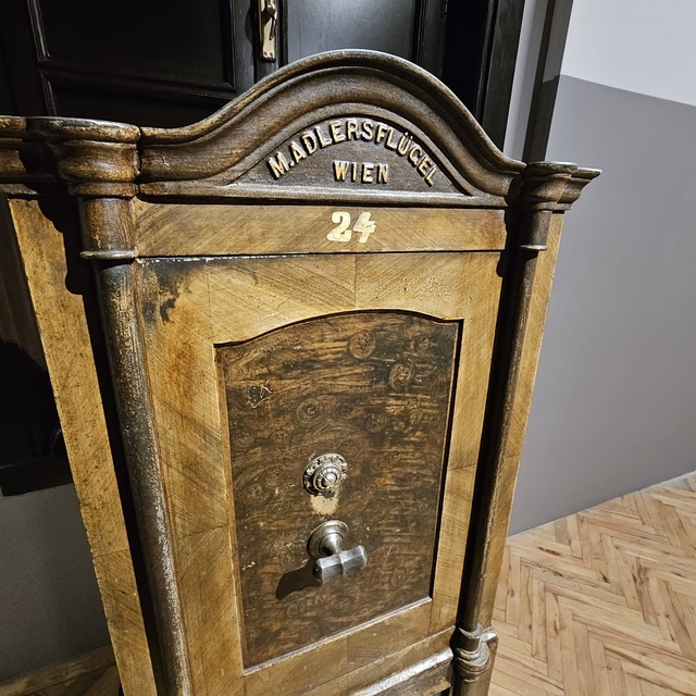 Elazığ Kent Müzesi'nde tarihi kasa geçmişin izlerini taşıyor