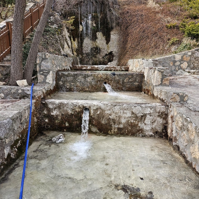 Çameli'nin önemli su kaynaklarında Paşaderesi Şelalesi yeniden akmaya başla...