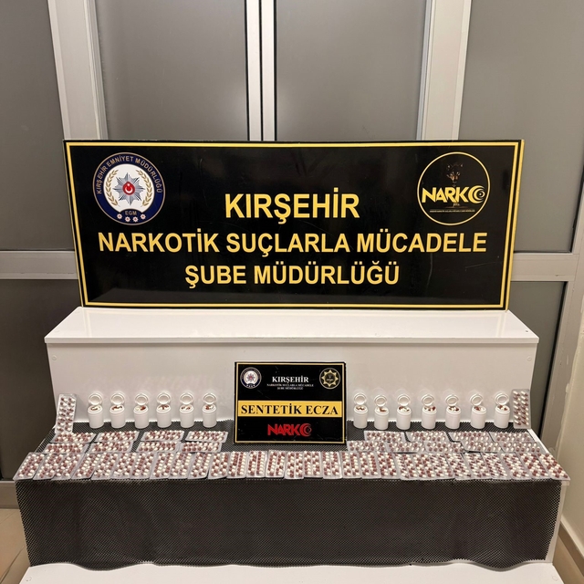 Kırşehir'de polis, bin 387 adet uyuşturucu madde ele geçirdi