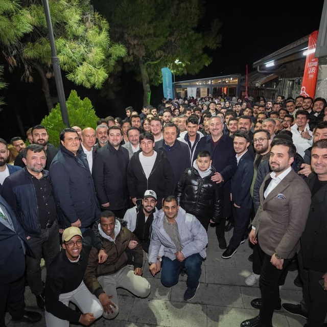 Başkan Yılmaz TÜGVA'lı gençlerle sahurda buluştu
Yılmaz: "Gençliğin fikirle...