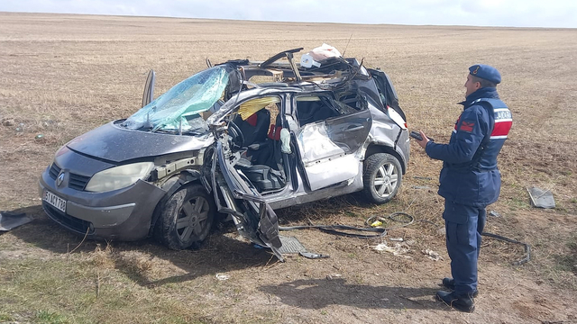 Babasından izinsiz alıp, kuzenleriyle gezintiye çıktığı otomobil TIR'a çarptı: 1 ölü, 3 yaralı