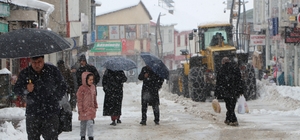 Karlıova'da 25 köy yolu ulaşıma kapandı