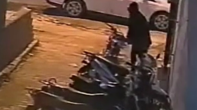 Son taksitini ödediği motosikleti çalındı, hırsızlık kamerada