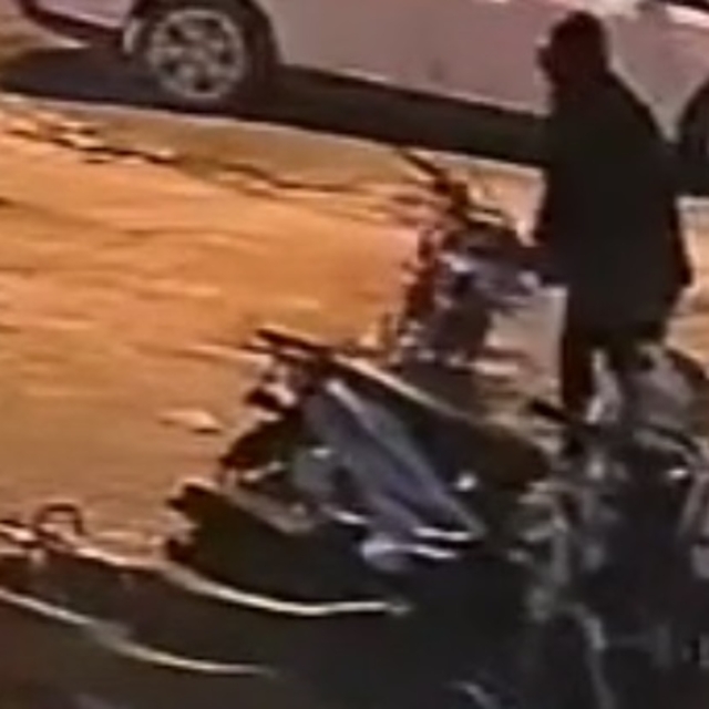 Son taksitini ödediği motosikleti çalındı, hırsızlık kamerada