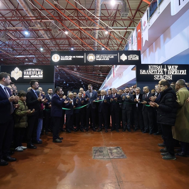 Kutsal Emanetler ve Vakıf Eserleri Sergisi açıldı