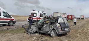 Otomobil tıra arkadan çarptı: 1 ölü, 3 yaralı