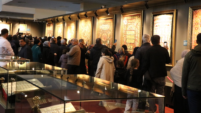 Kayseri'de 'Kutsal Emanetler ve Vakıf Eserleri Sergisi' açıldı