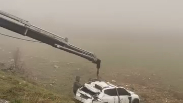 Mardin'de yol kenarına devrilen otomobilin sürücüsü yaralandı