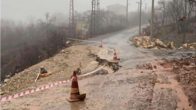 Diyarbakır'da sağanak sonrası dereler taştı, tarım arazilerini su bastı (2)