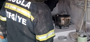 Evde çıkan yangın ev sahibinin müdahalesi ile söndürüldü