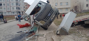 Çorum'da tarım işçilerini taşıya minibüs ile otomobil çarpıştı: 5 yaralı