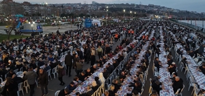 Tekirdağ'ın en büyük iftar sofrası: 8 bin kişi aynı anda orucunu açtı Sahilde 8 bin kişilik dev iftar sofrası kuruldu