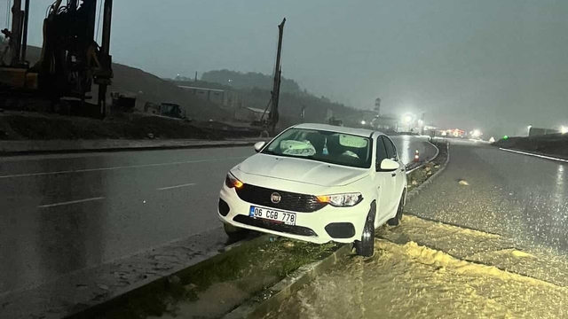 Kurtalan'da maddi hasarlı kaza