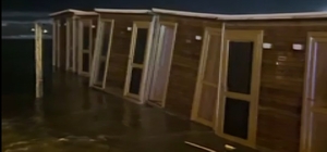 Hatay’da fırtına yaşamı olumsuz etkiledi; dalgalar yola kadar geldi