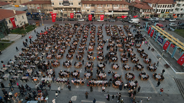AK Parti'li Kasapoğlu, Manisa'da iftar programına katıldı